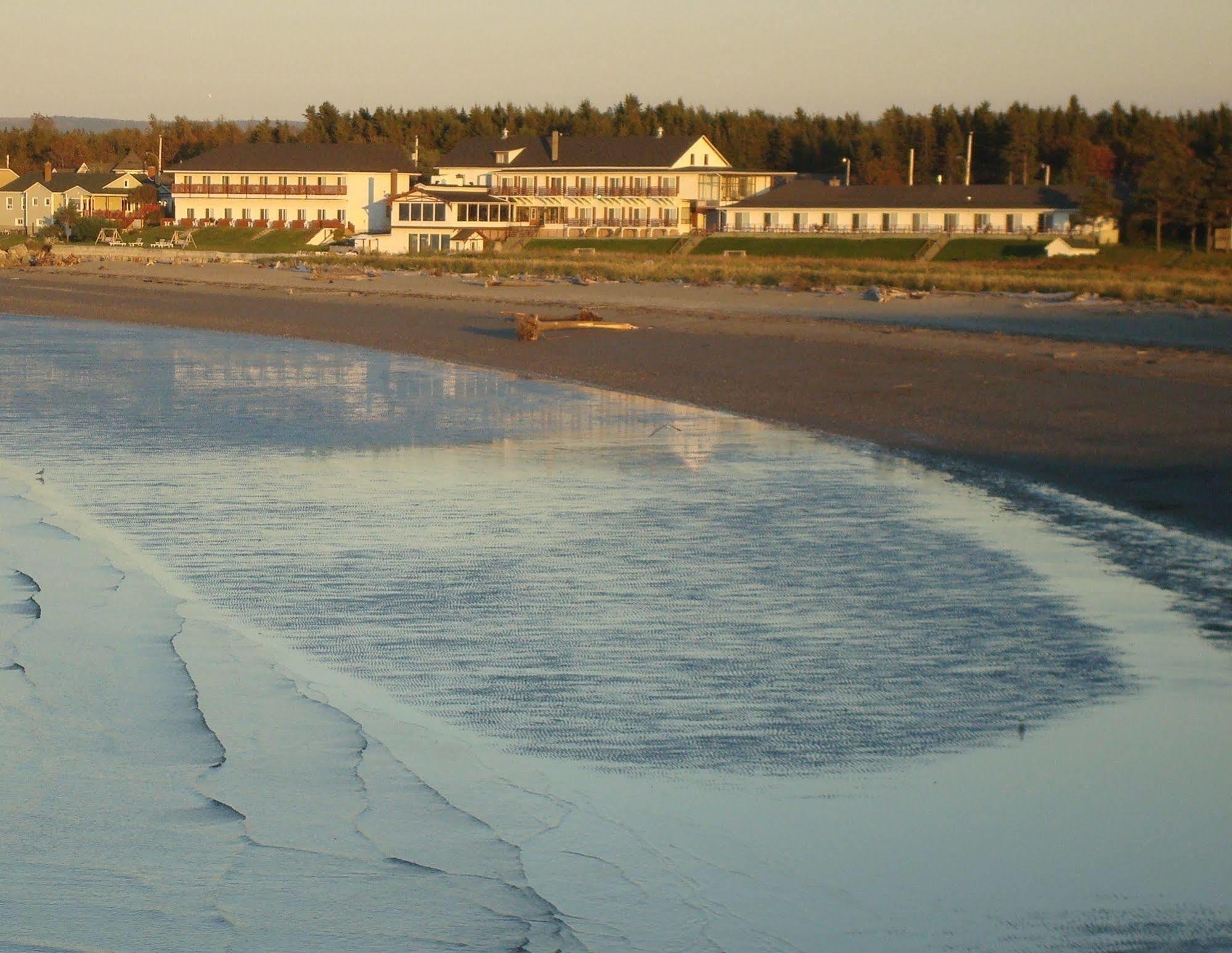 Hotel Motel Belle Plage Matane Exterior photo