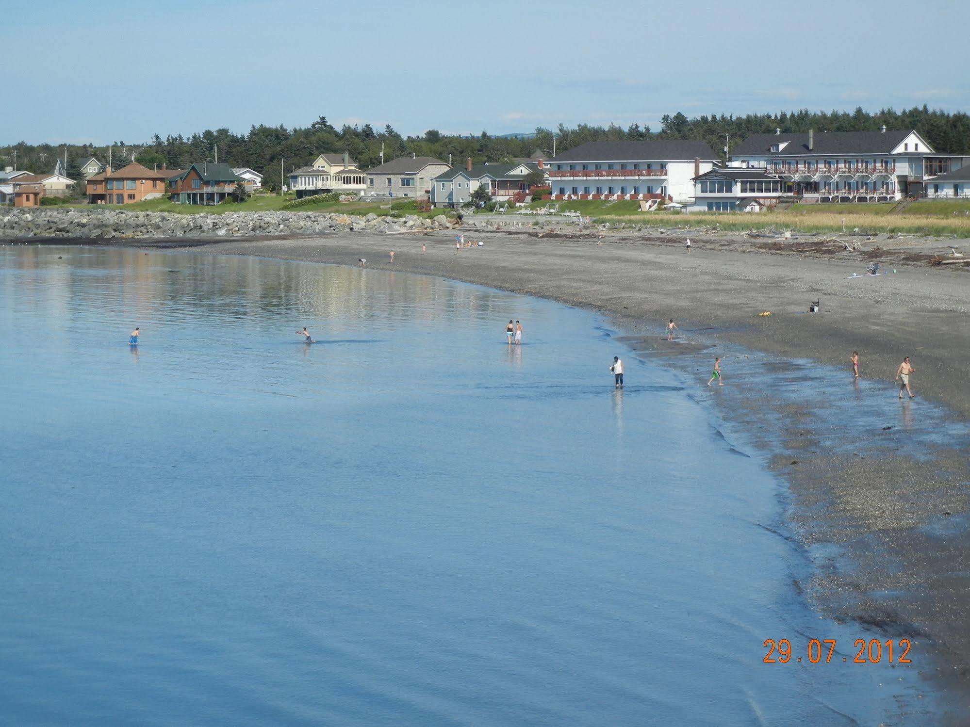 Hotel Motel Belle Plage Matane Exterior photo